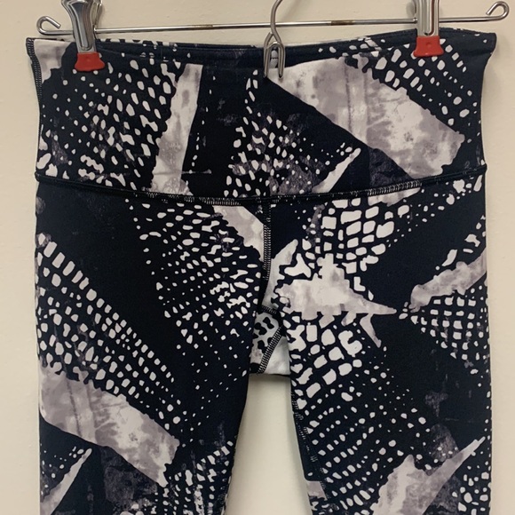 Lululemon cropped leggings - Picture 2 of 9